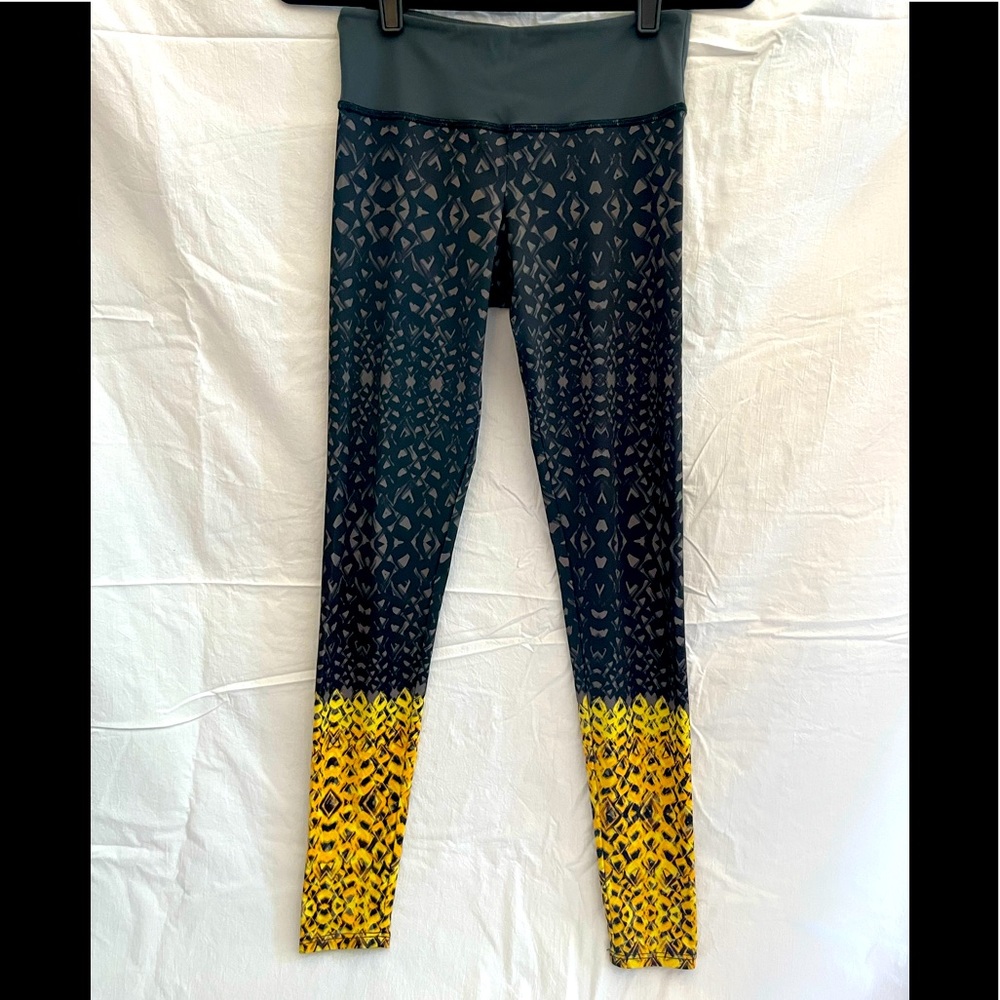 Stylish Yellow and Black Patterned Women's Leggings